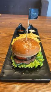 Combo Burger Menü (İçecek Dahil) | 325,00